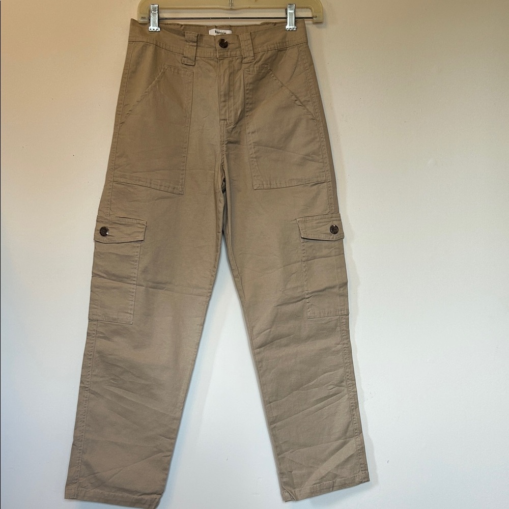 Kensie tan colour stretch cargo pants in good condition. Size 4/27 inch waist